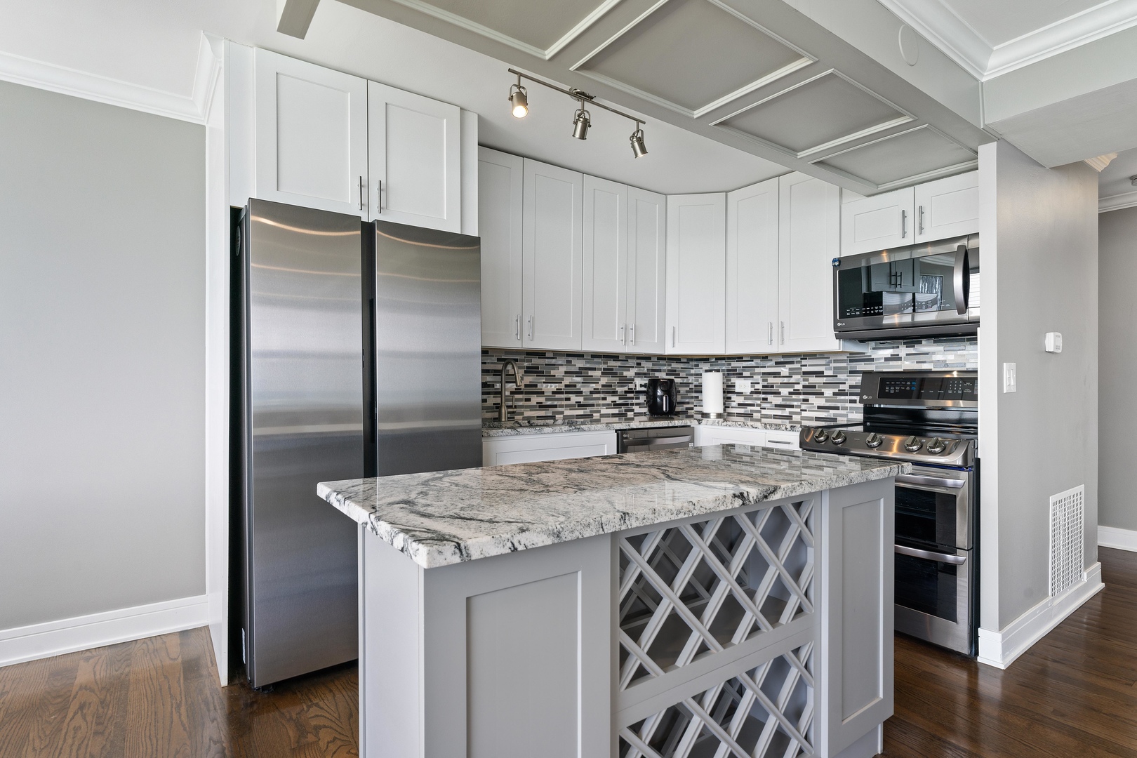 6301 North Sheridan Road, Unit 10G Chicago, IL 60660 - Photo 8 of 26