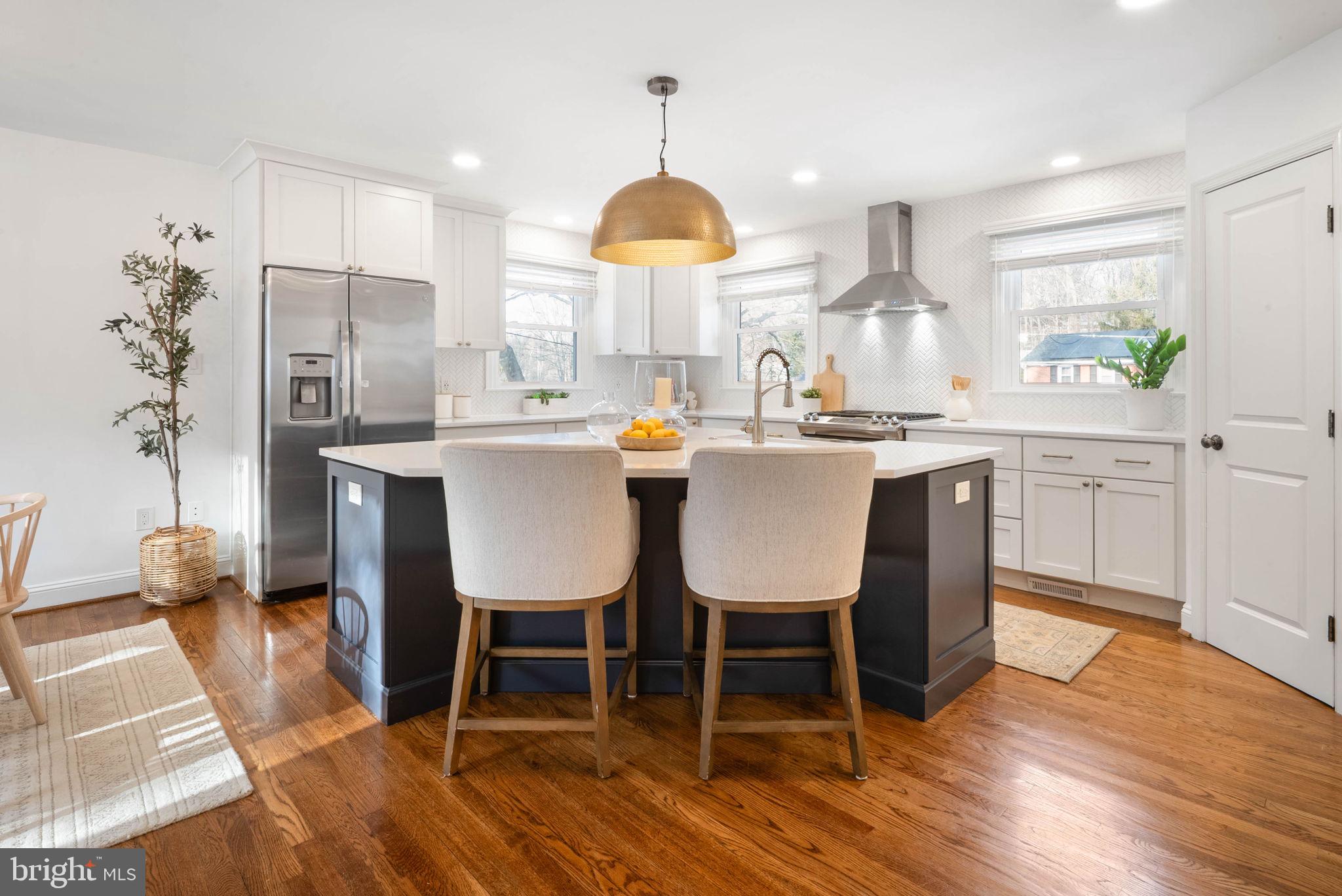 11214 Dewey Road Kensington, MD 20895 - Photo 12 of 37 Island sitting