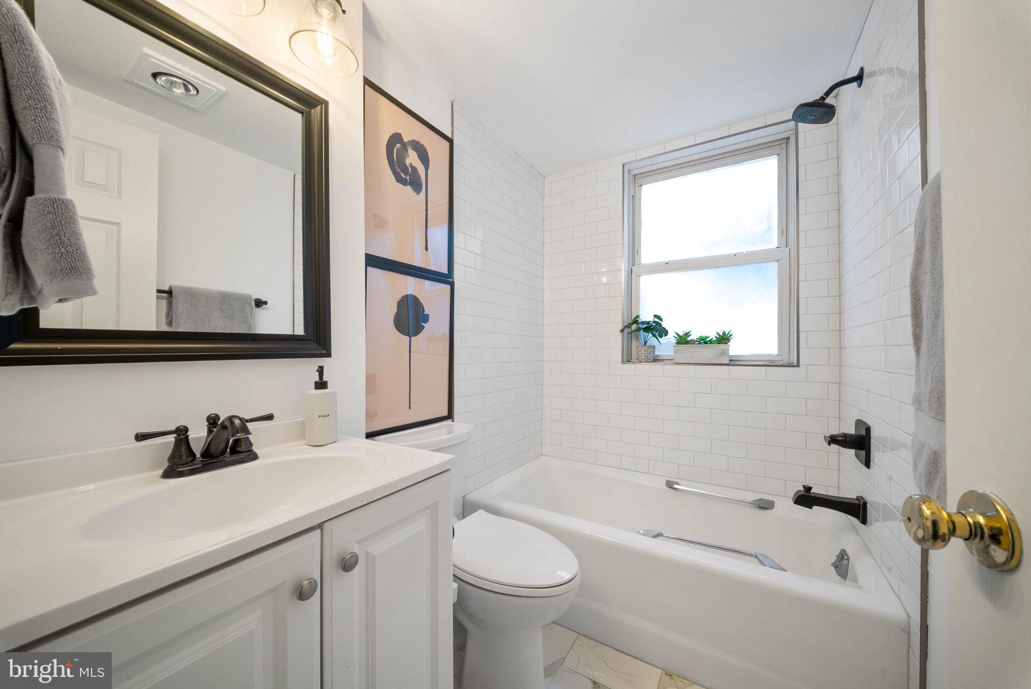 11214 Dewey Road Kensington, MD 20895 - Photo 31 of 37 Full Bathroom #3