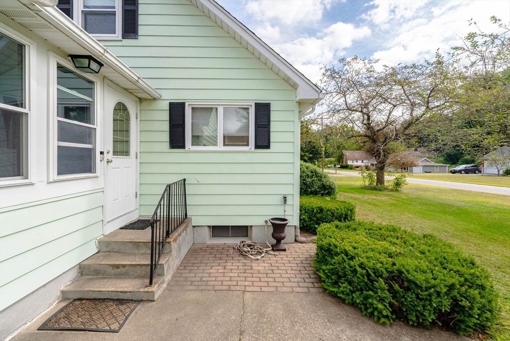 41 Manchonis Road Wilbraham, MA 01095 - Photo 3 of 37 Gallery Image 3