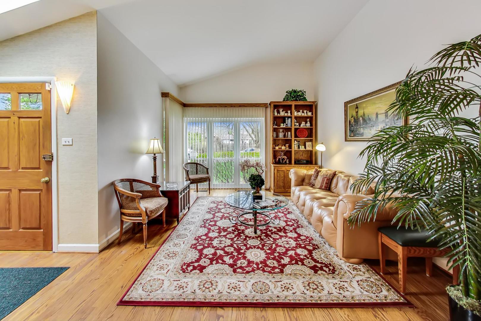 322 Voltz Road Northbrook, IL 60062 - Photo 3 of 21 a living room with furniture rug and wooden floor