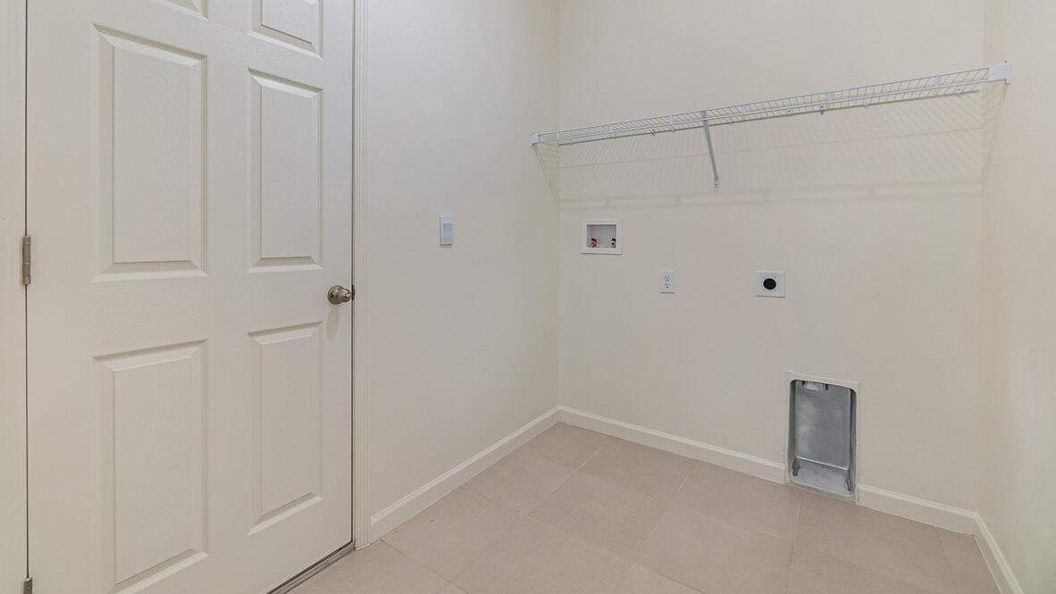 83 52nd Square Vero Beach, FL 32968 - Photo 14 of 21 a view of an empty room