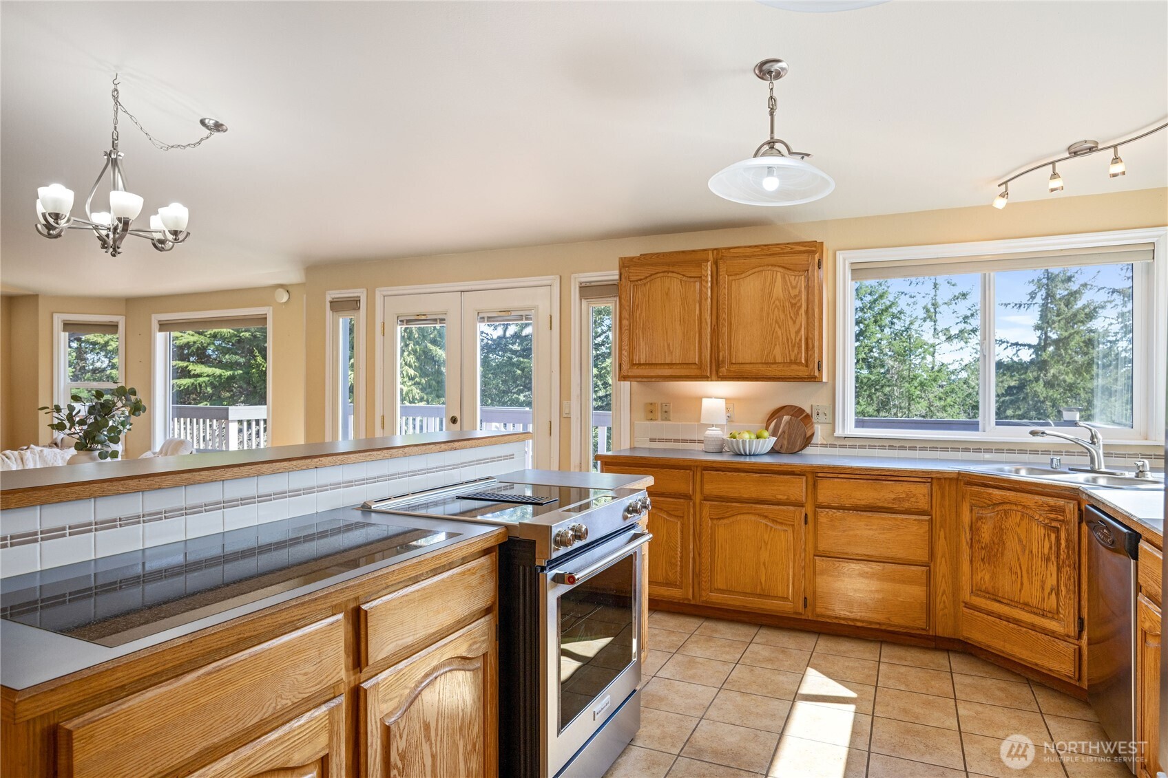 261 East Rainier Court Allyn, WA 98524 - Photo 12 of 39