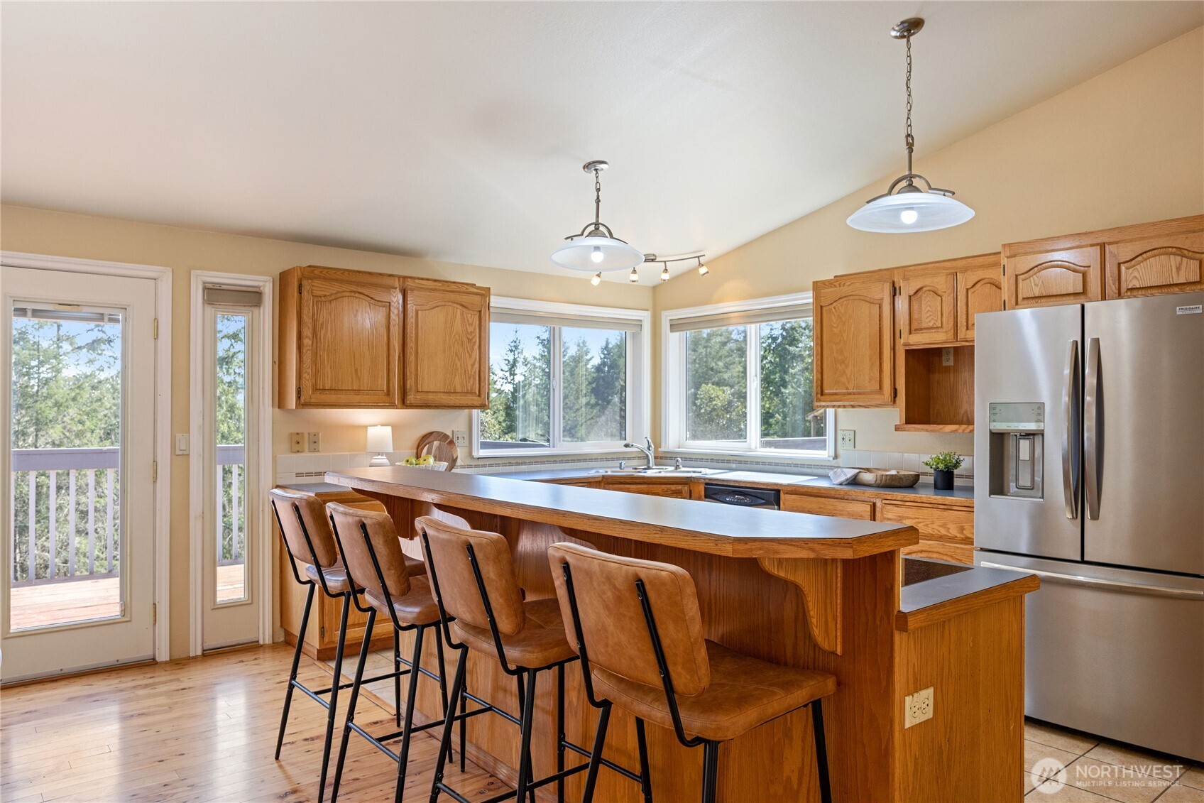 261 East Rainier Court Allyn, WA 98524 - Photo 10 of 39
