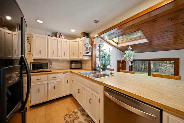 $599,900 | 101 Horace Greeley Road, Amherst, NH 03031