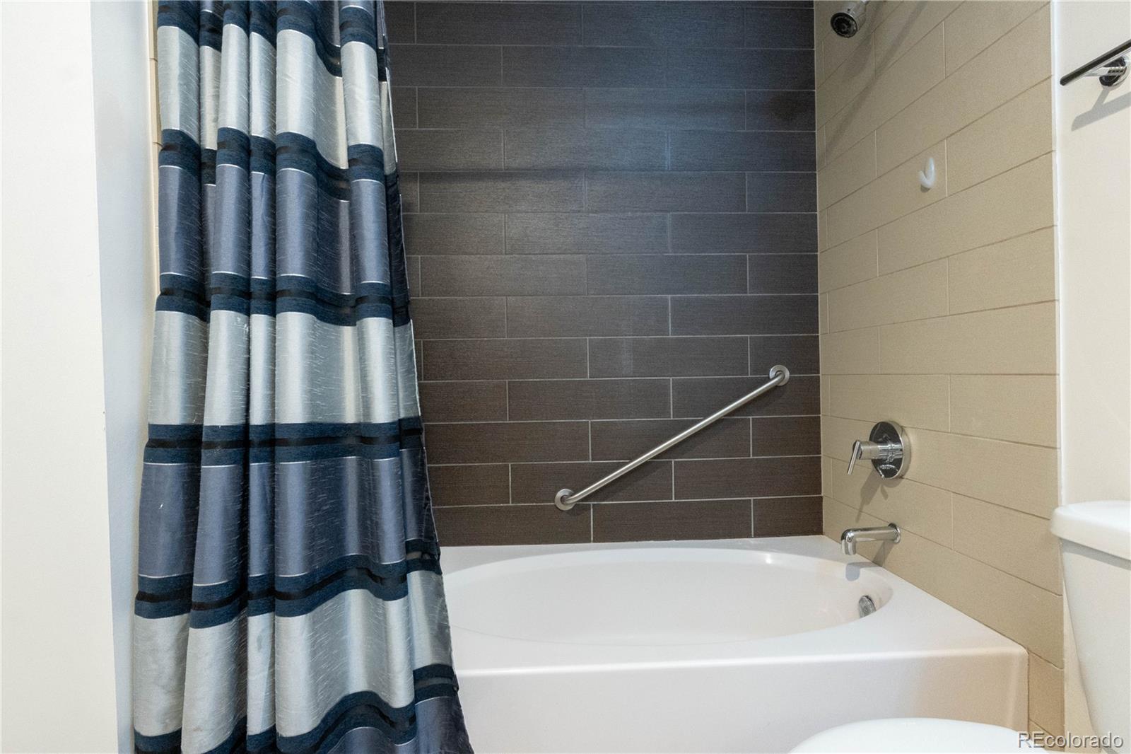 891 14th Street, Unit 2105 Denver, CO 80202 - Photo 24 of 50 a bathroom with a bathtub