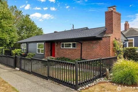 a front view of house with yard porch and furniture