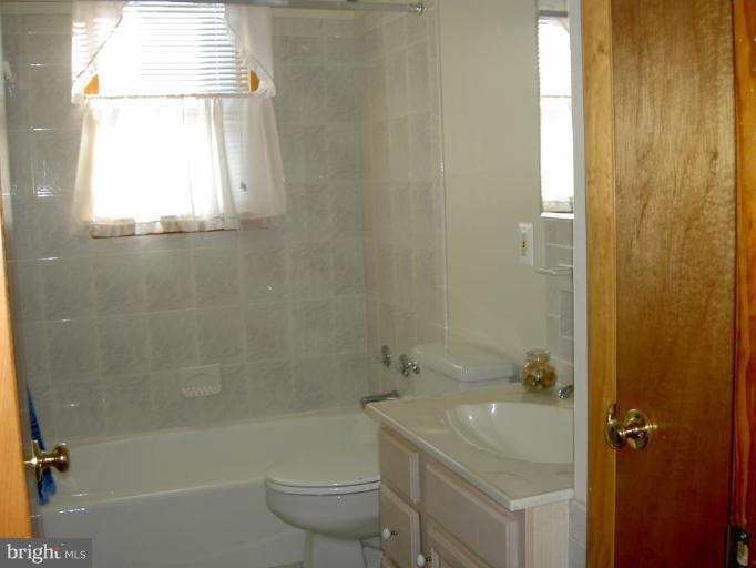 4919 Morello Road Baltimore, MD 21214 - Photo 2 of 13 Bath #1