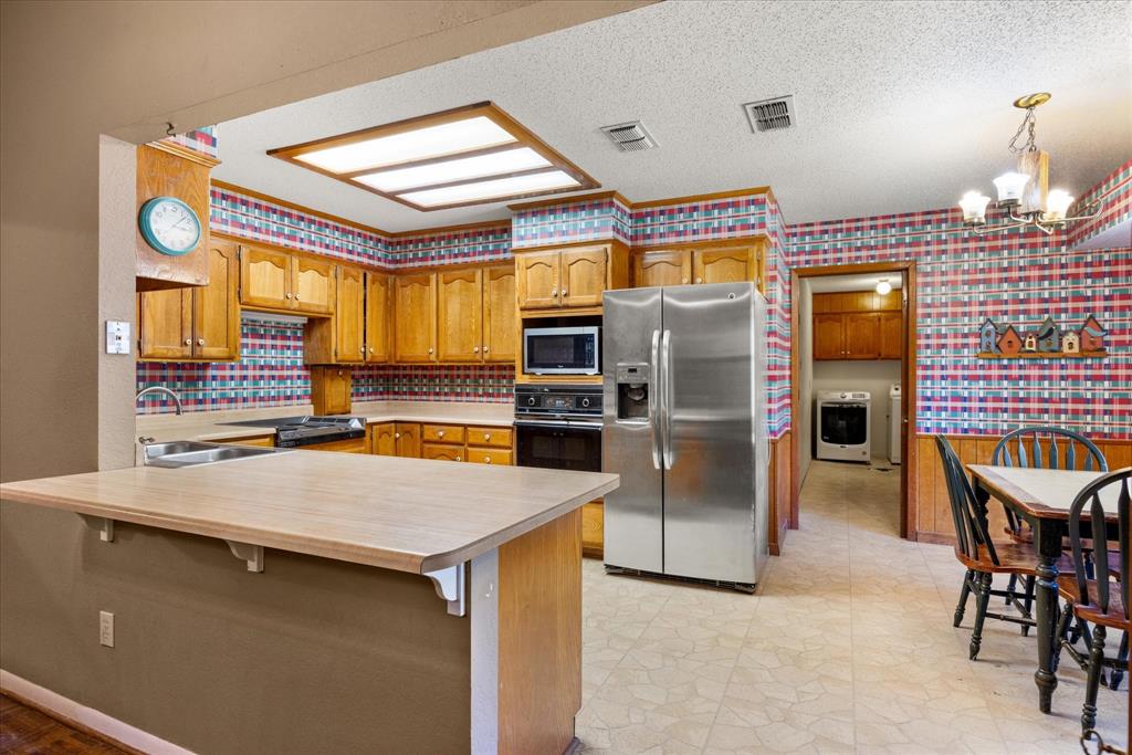 515 Spring Meadow Street Stephenville, TX 76401 - Photo 7 of 35