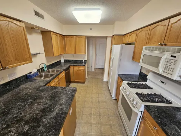 $2,200 | 655 Perrie Drive, Unit 501, Elk Grove Village, IL 60007
