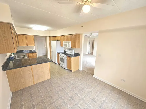 $2,200 | 655 Perrie Drive, Unit 501, Elk Grove Village, IL 60007