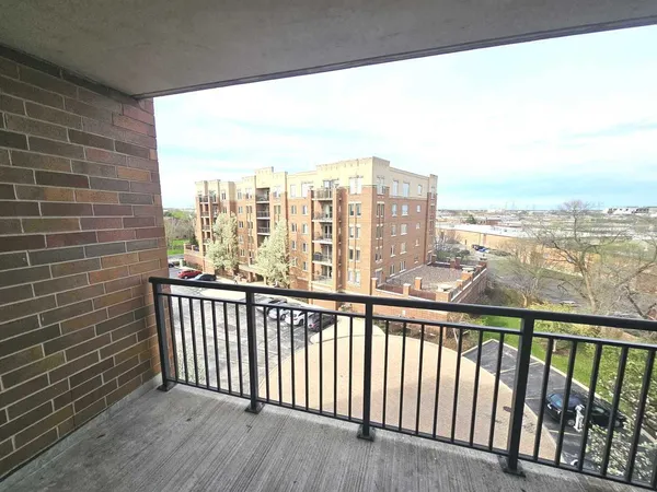 $2,200 | 655 Perrie Drive, Unit 501, Elk Grove Village, IL 60007