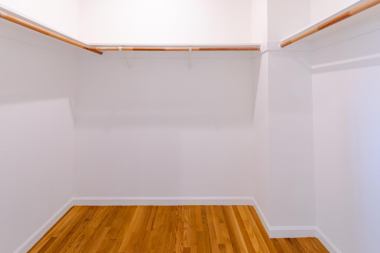 388 Bay Ridge Drive Daly City, CA 94014 - Photo 16 of 32 a bathroom with a bathtub