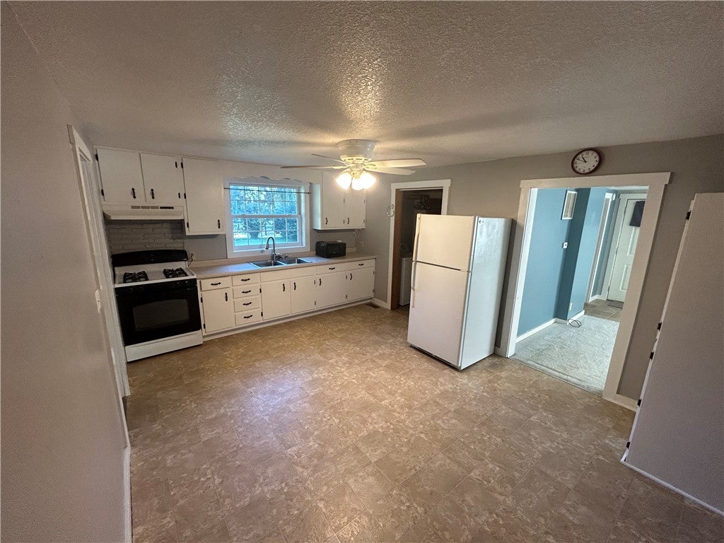 7686 Hendricks Lane Decatur, IL 62521 - Photo 14 of 28 Gallery Image 14