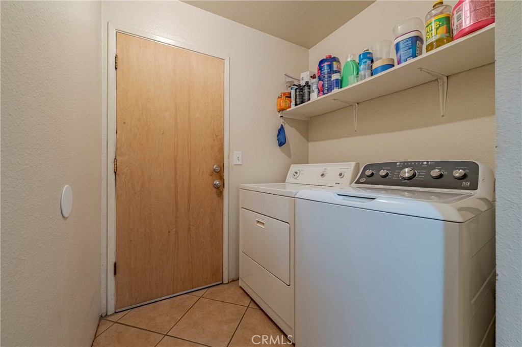 2394 Lance Street Merced, CA 95348 - Photo 21 of 34 a utility room with dryer and washer