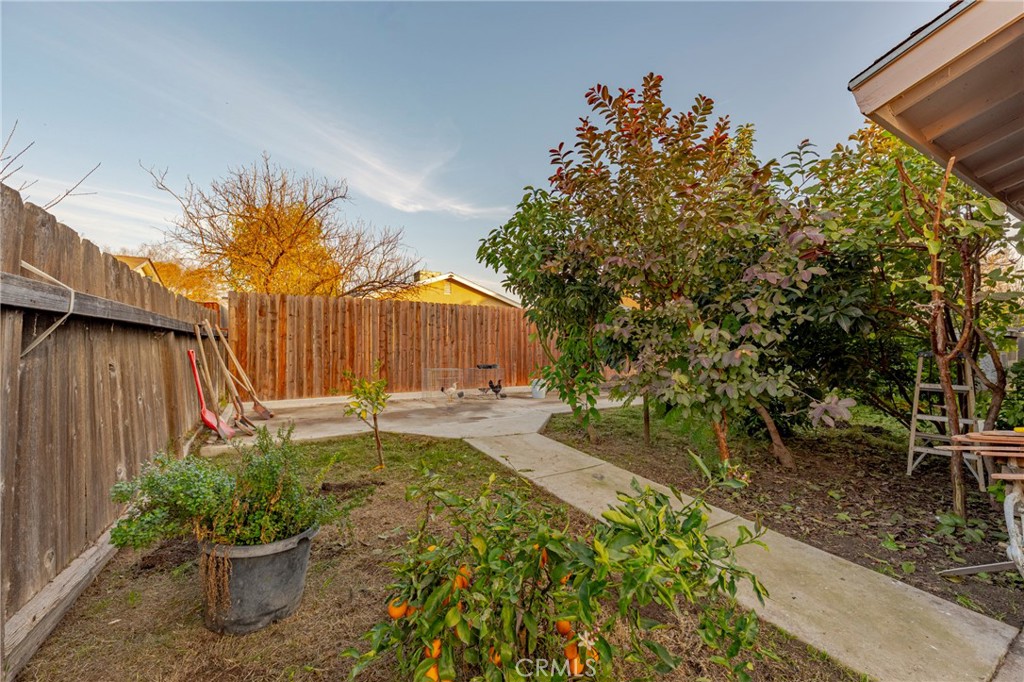 2394 Lance Street Merced, CA 95348 - Photo 32 of 34 a view of a backyard with sitting area