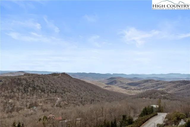 a view of houses with sky view