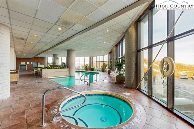 a sign that is sitting on a brick wall