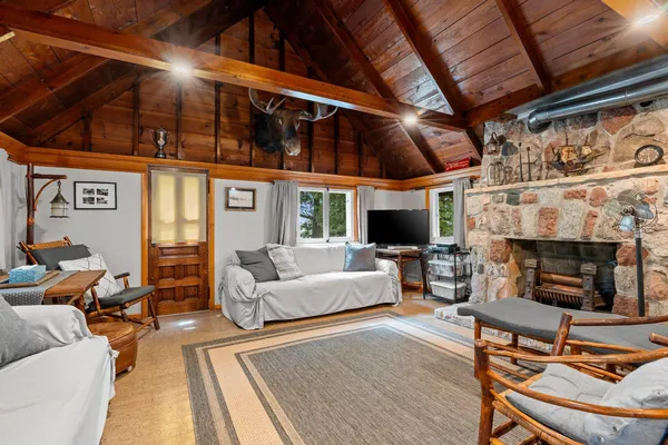 $695,000 | 18135 Klemme Road, Schleswig, WI 53042
