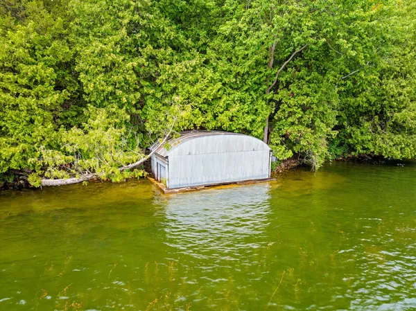 $695,000 | 18135 Klemme Road, Schleswig, WI 53042