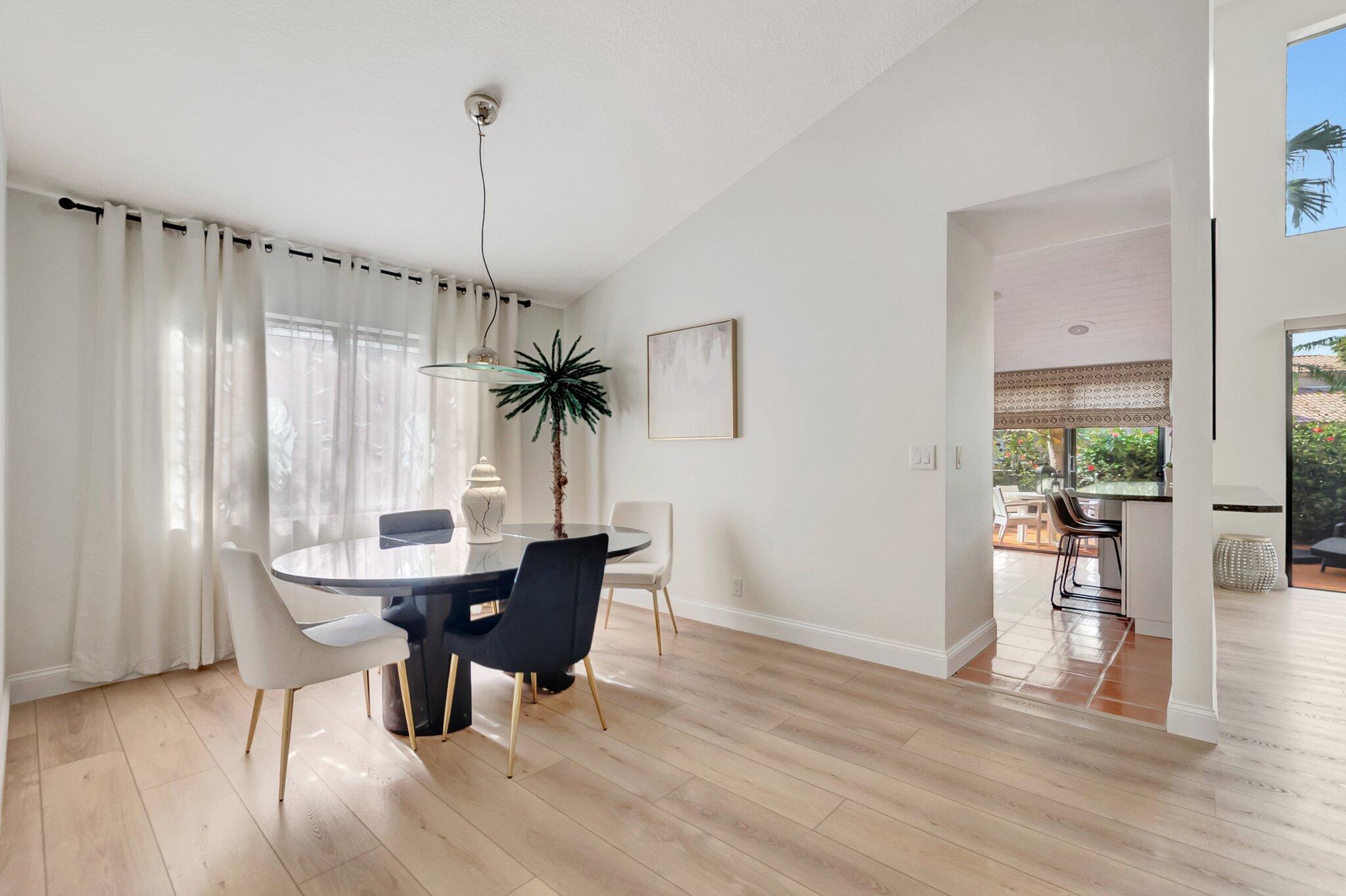 22728 Caravelle Circle Boca Raton, FL 33433 - Photo 4 of 22 Dining