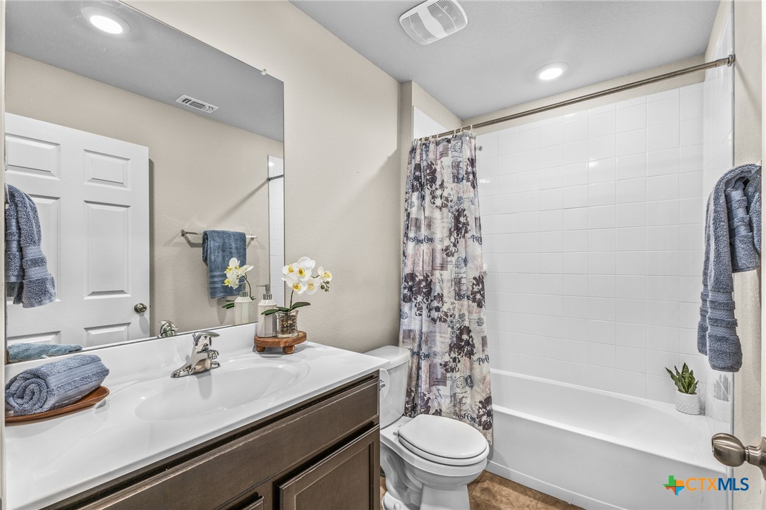 1006 Rosa Parks Drive Killeen, TX 76543 - Photo 22 of 34 a bathroom with a sink a toilet and a large mirror
