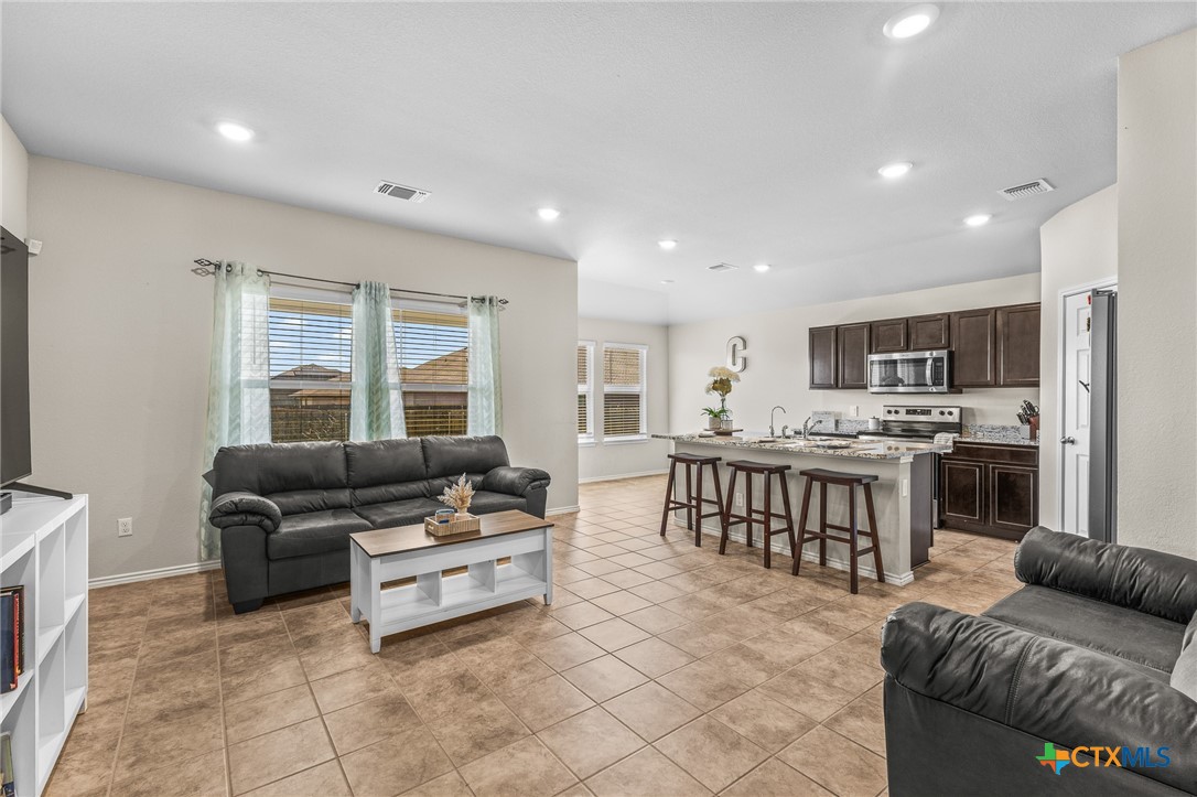 1006 Rosa Parks Drive Killeen, TX 76543 - Photo 5 of 34 a living room with furniture and kitchen view