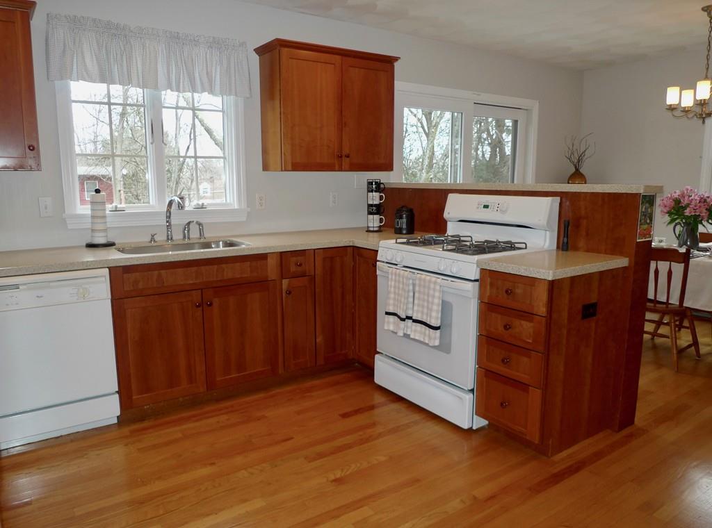 31 Hancock Road Wakefield, MA 01880 - Photo 7 of 32 Gallery Image 7