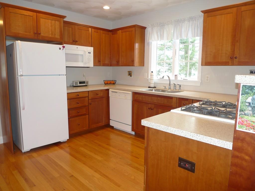 31 Hancock Road Wakefield, MA 01880 - Photo 8 of 32 Gallery Image 8