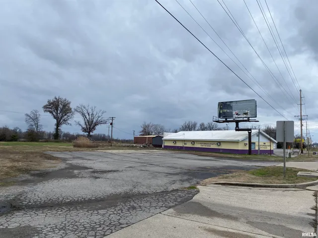 $200,000 | 1213 Highway 45, Eldorado, IL 62930