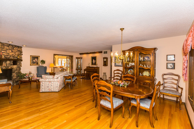 809 Overlook Drive Frankfort, IL 60423 - Photo 2 of 24 a dinning room with furniture and wooden floor