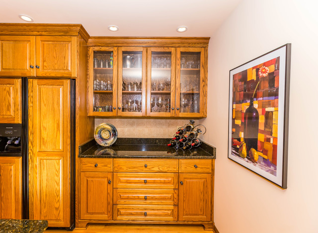 809 Overlook Drive Frankfort, IL 60423 - Photo 11 of 24 a front view of a house with many windows