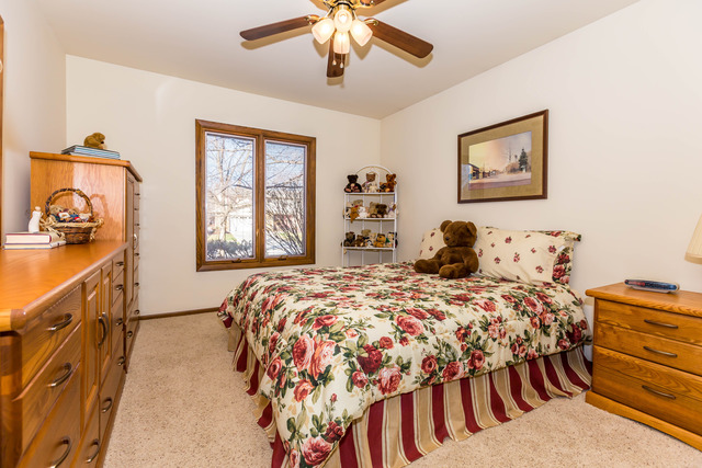 809 Overlook Drive Frankfort, IL 60423 - Photo 14 of 24 a bedroom with a bed and a dresser