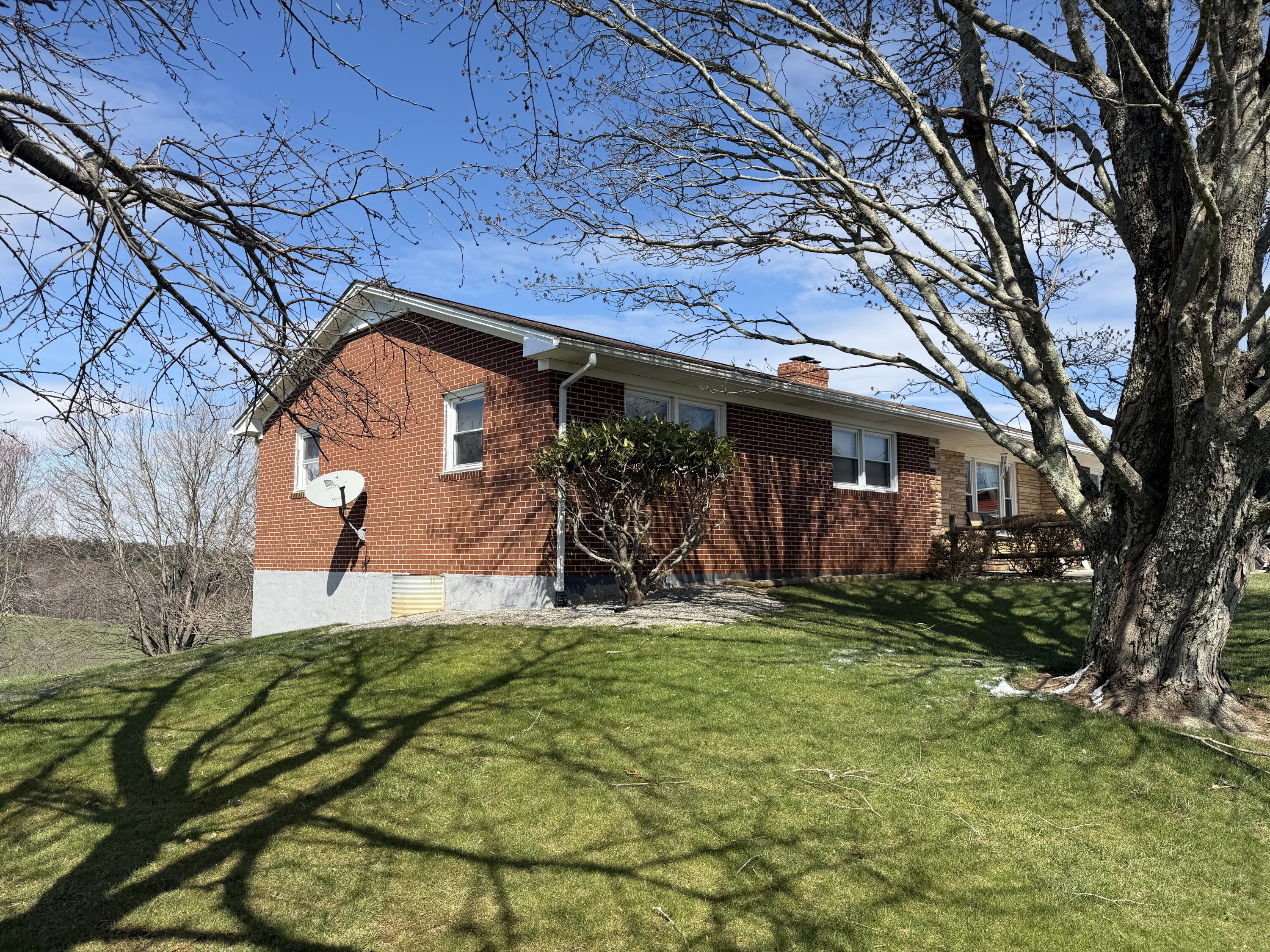 263 Indian Valley Road Willis, VA 24380 - Photo 4 of 36 IMG_3735