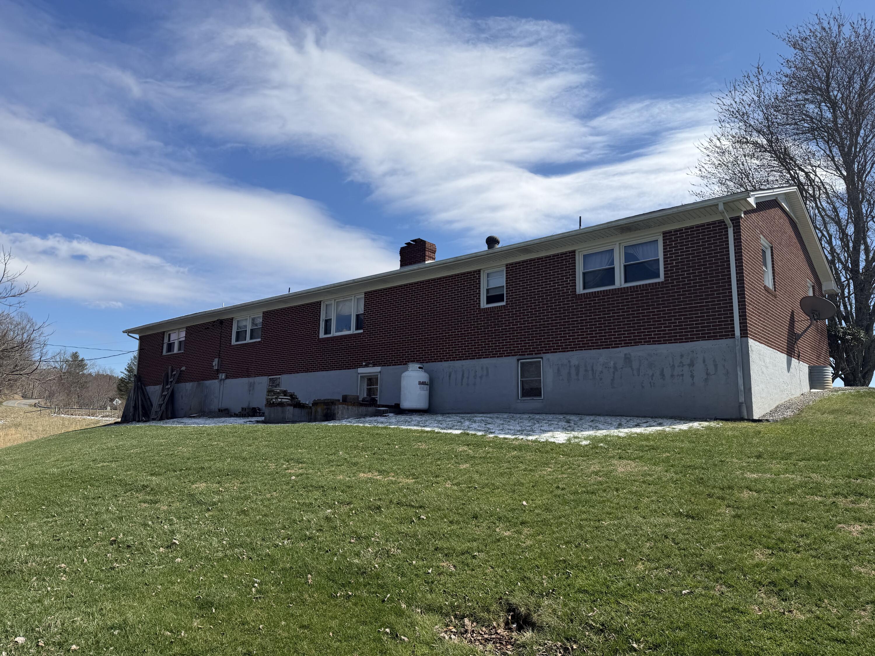 263 Indian Valley Road Willis, VA 24380 - Photo 8 of 36 IMG_3730