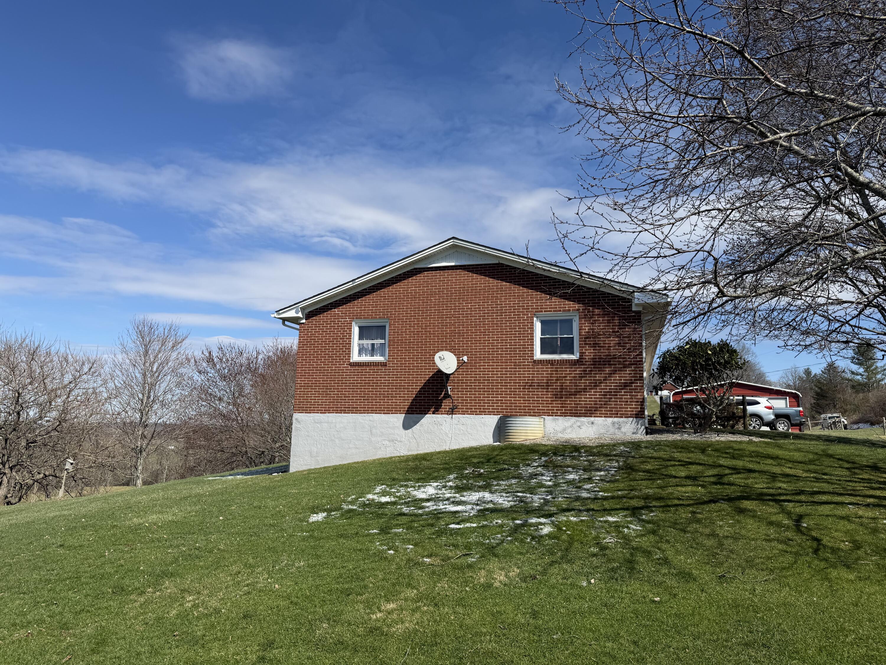 263 Indian Valley Road Willis, VA 24380 - Photo 9 of 36 IMG_3734