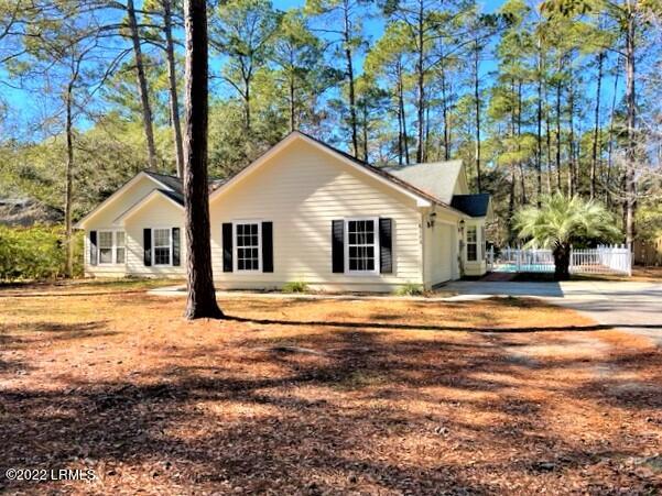 611 Sams Point Road Beaufort, SC 29907 - Photo 2 of 32 IMG_7179 (2)