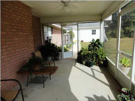 1950 Smyers Road Cantonment, FL 32533 - Photo 5 of 25 a living room with furniture