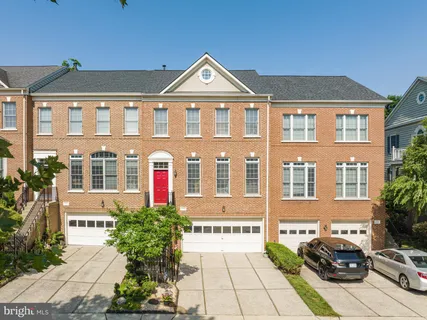 $795,000 | 4560 Fair Valley Drive, Fairfax, VA 22033