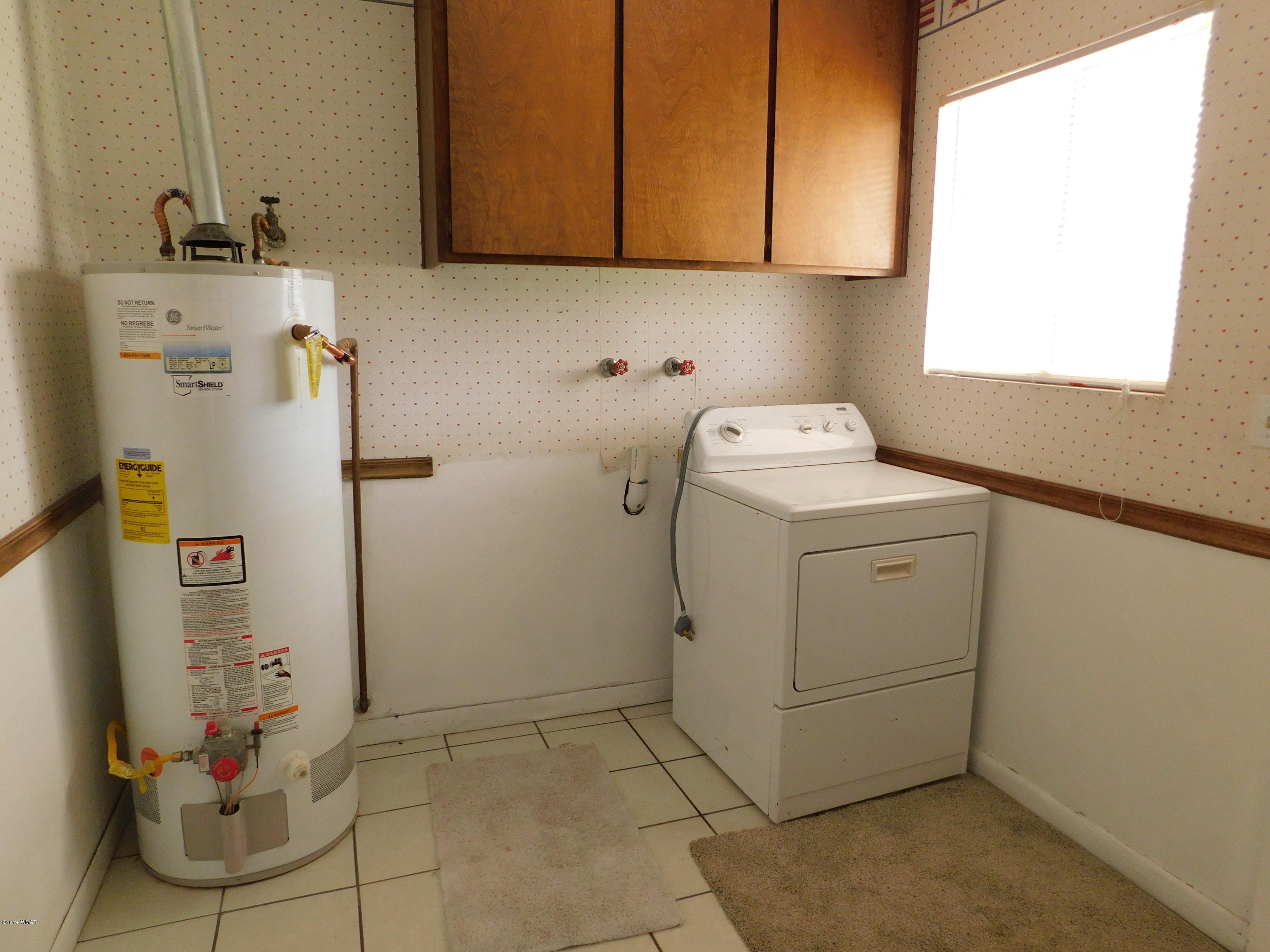 353 Brant Street Eagar, AZ 85925 - Photo 13 of 23 a utility room with dryer and washer