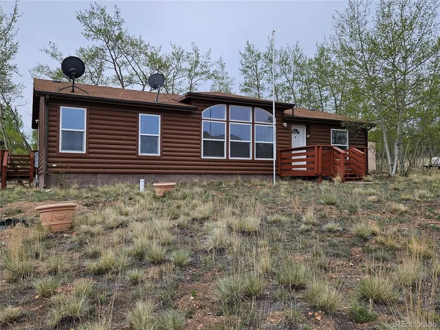 a front view of house with yard