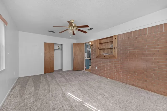 a view of empty room with ceiling fan