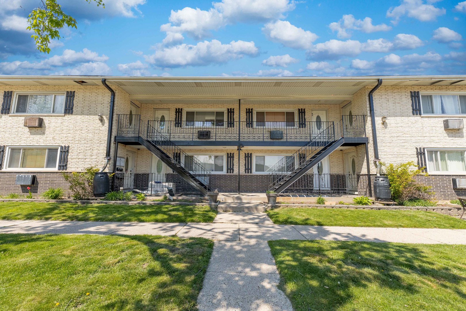4323 South Harlem Avenue, Unit 3 Riverside, IL 60546 - Photo 1 of 24 Gallery Image 1