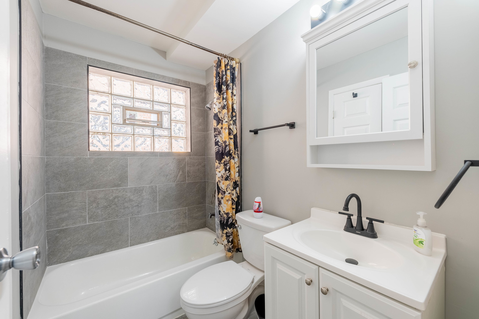 4323 South Harlem Avenue, Unit 3 Riverside, IL 60546 - Photo 14 of 24 Gallery Image 14