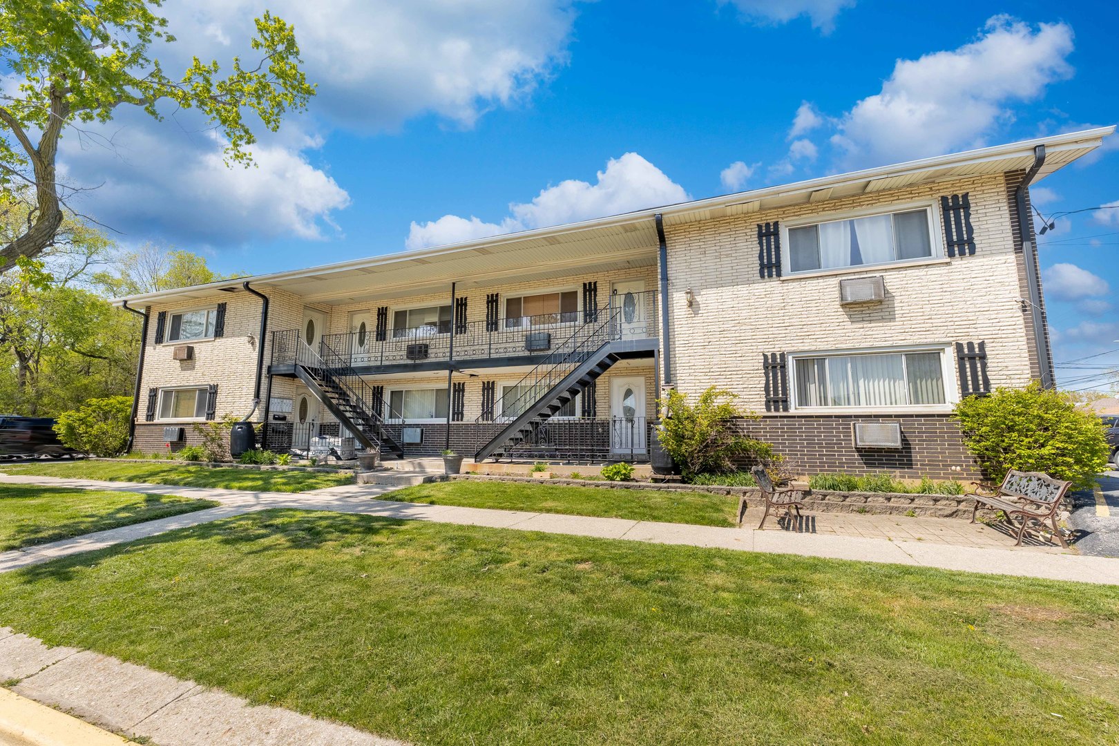 4323 South Harlem Avenue, Unit 3 Riverside, IL 60546 - Photo 2 of 24 Gallery Image 2