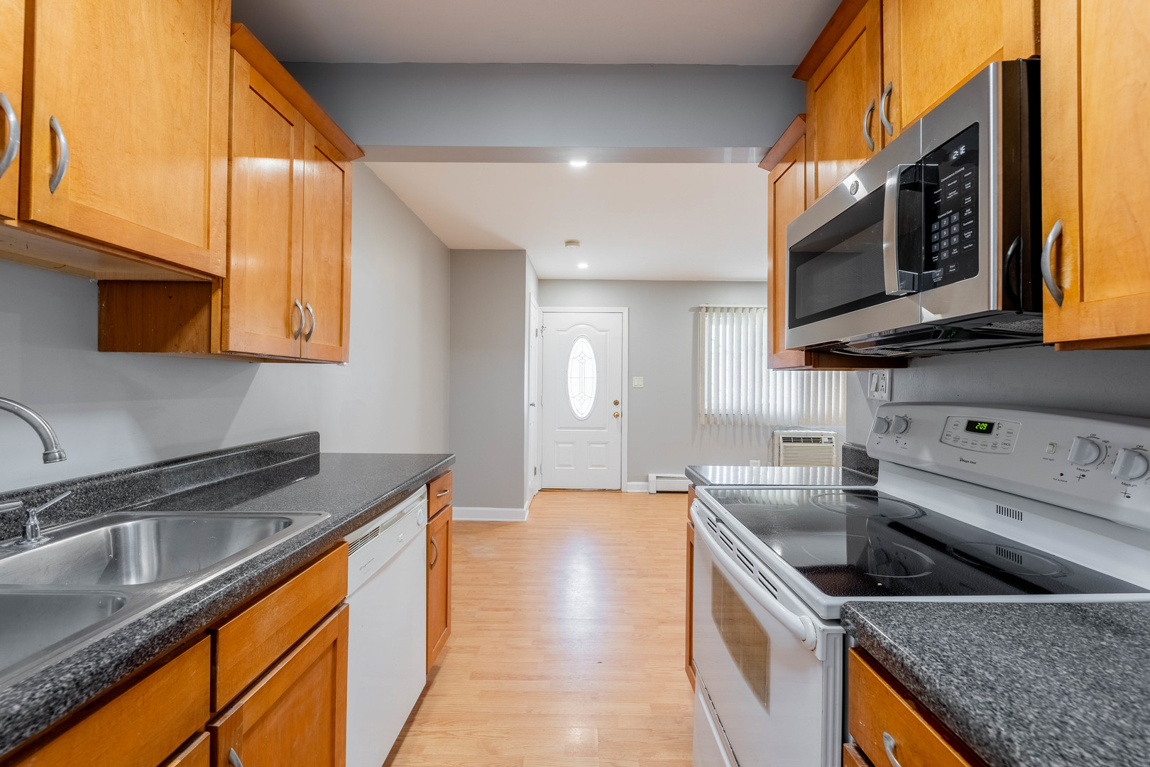 4323 South Harlem Avenue, Unit 3 Riverside, IL 60546 - Photo 8 of 24 Gallery Image 8