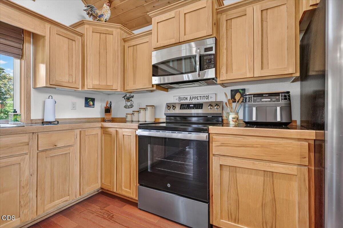 2240 Hull Road Medford, OR 97501 - Photo 8 of 49