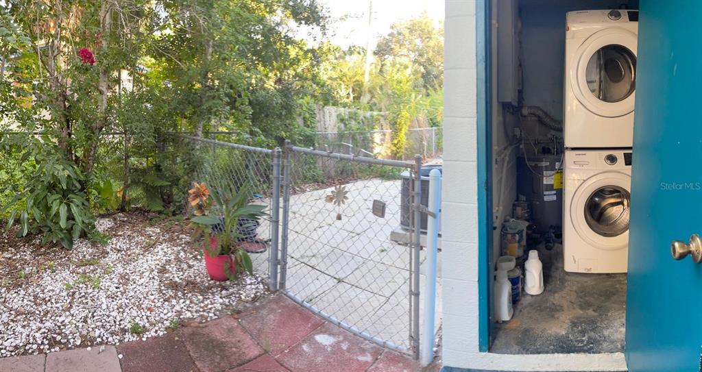 1176 40th Street Sarasota, FL 34234 - Photo 29 of 37 a view of a pathway of a house with a fountain in the house
