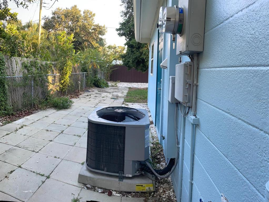 1176 40th Street Sarasota, FL 34234 - Photo 30 of 37 a view of a fountain in the balcony