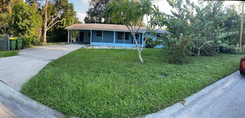1176 40th Street Sarasota, FL 34234 - Photo 3 of 37 a view of a house with a garden